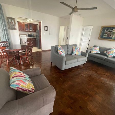 Oceanbreeze Jamaica Penthouse, 7-Minute Walk To Beach Ocho Rios Exteriör bild