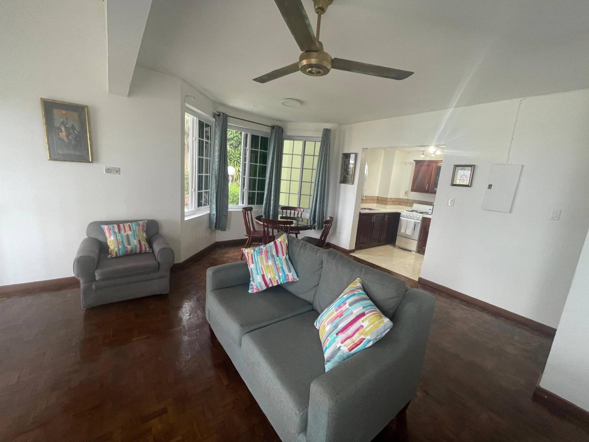 Oceanbreeze Jamaica Penthouse, 7-Minute Walk To Beach Ocho Rios Exteriör bild