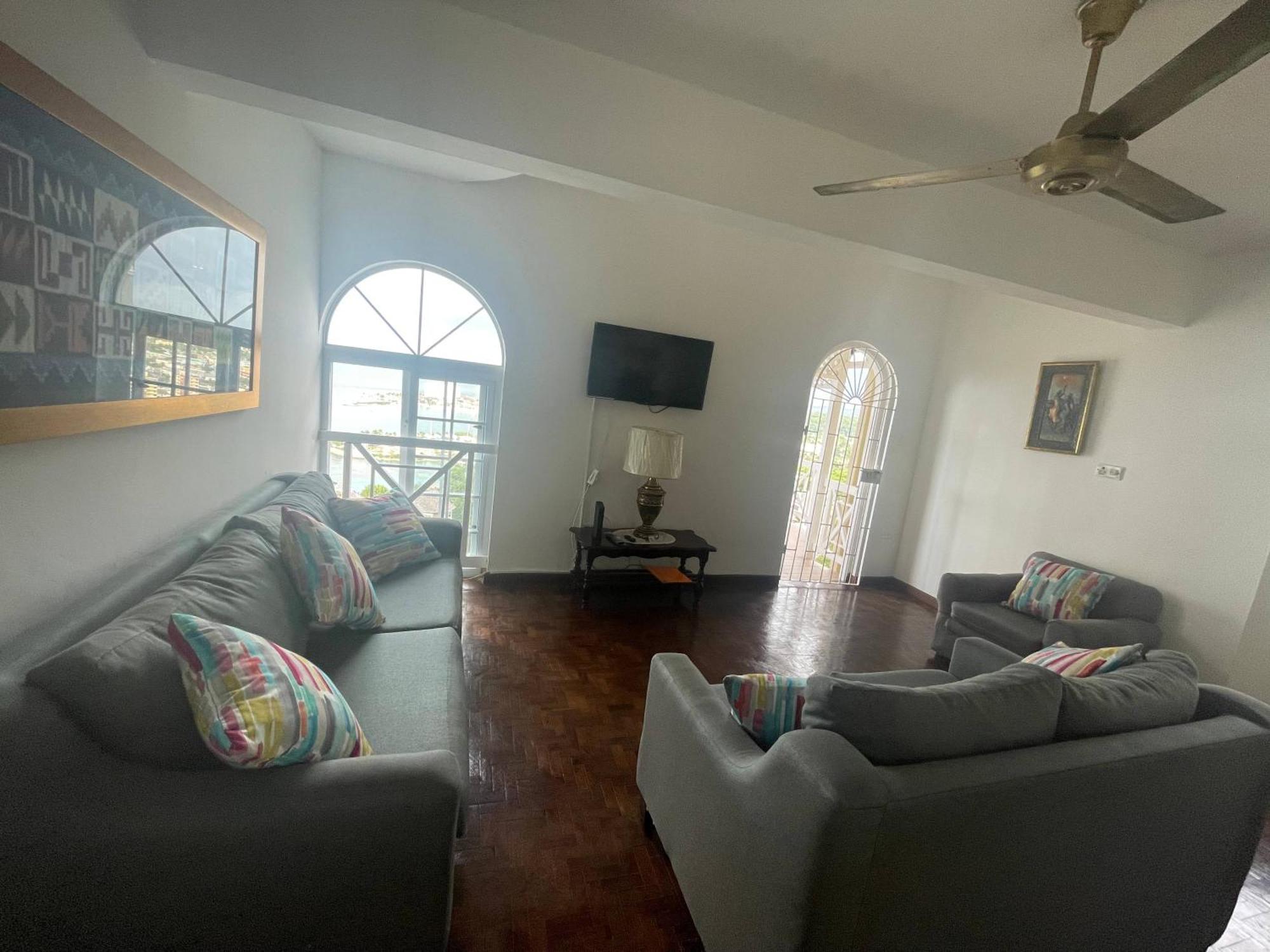 Oceanbreeze Jamaica Penthouse, 7-Minute Walk To Beach Ocho Rios Exteriör bild